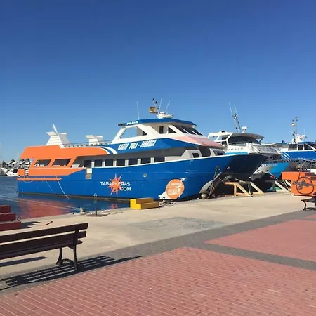 Sunny Harbour 公寓
